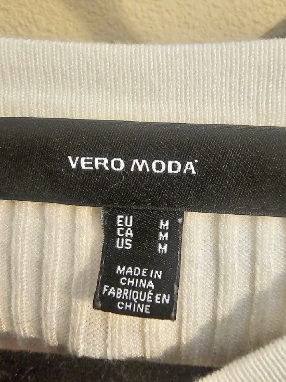 Vero Moda Ribbed Cutout Keyhole Top - Picture 5 of 6